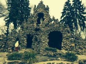 Isn't this a good replica of the Grotto of Our Lady of Lourdes?