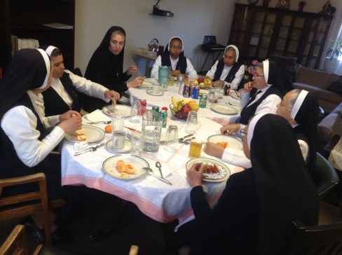 En el comedor con las Hermanas